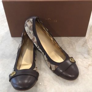 EUC COACH Chelsey ballet flats